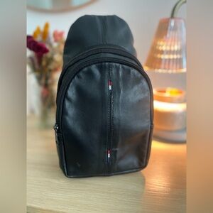 Tommy Hilgifer Black Leather Sling Bag